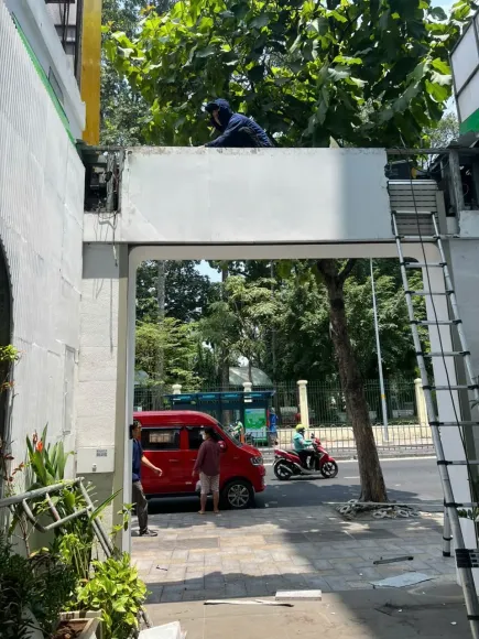 5 Cách Khắc Phục Cửa Cuốn Bị Kẹt Tại Nhà Nhanh Chóng & An Toàn